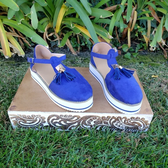 Bright Blue Lightweight Tassel Shoes - Picture 2 of 6